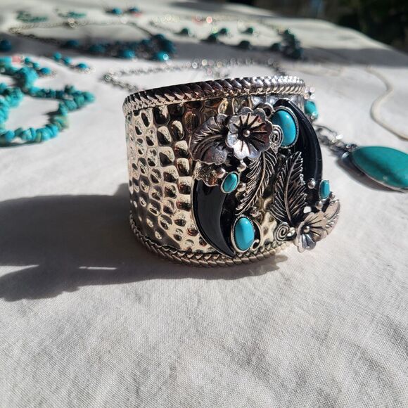 Lot Of Blue Howlite Necklace Earrings Bracelet Jewelry Sets Butterfly Bib - Picture 11 of 13